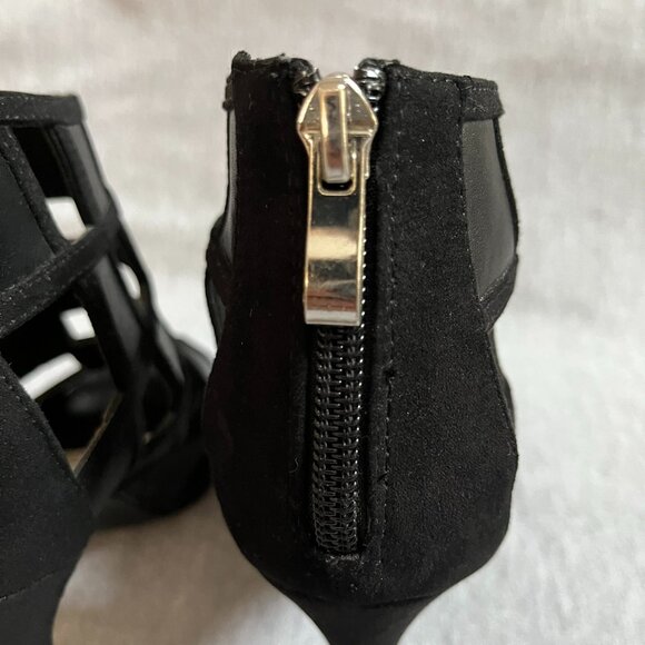 NYLA Juliet Black Back-Zip Peep-Toe Booties. Size 7 - Picture 11 of 12